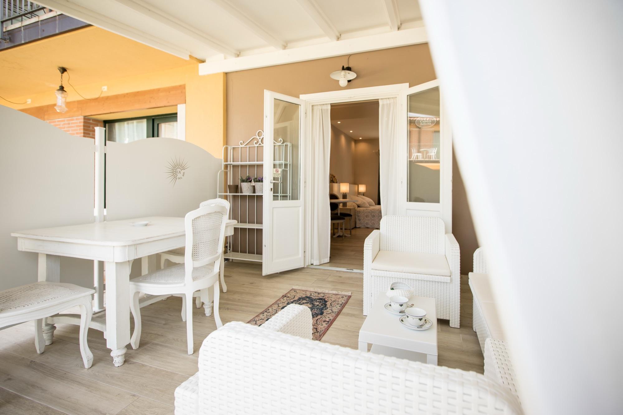 Salotto all'aperto sulla veranda privata