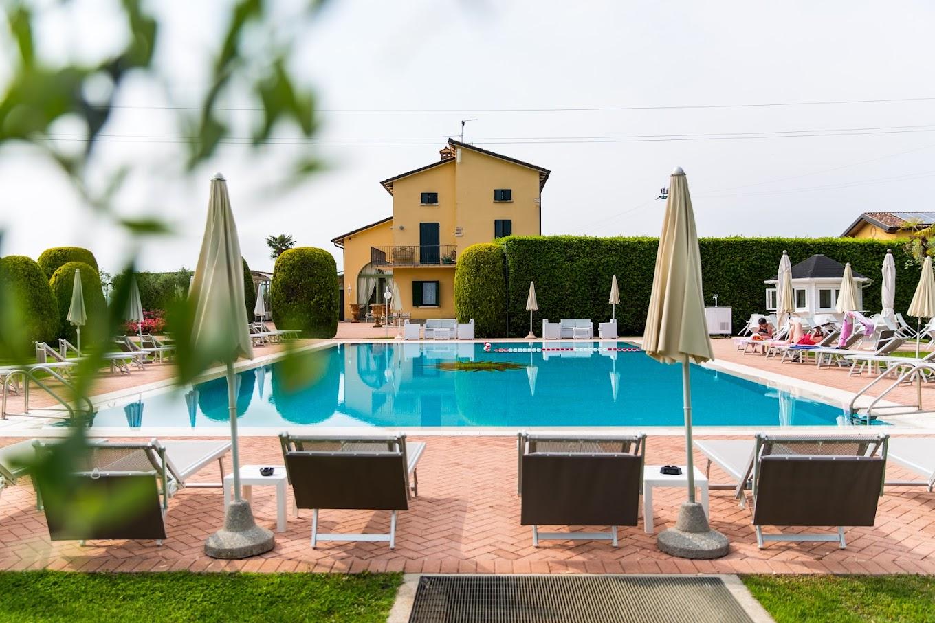 Piscina a sfioro del Relais Del Sol